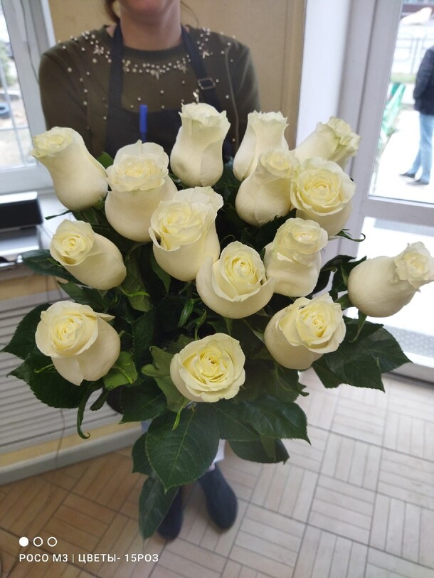 15 длинных белых роз, артикул F1143635 - 6670 рублей, доставка по городу. Flawery - доставка цветов