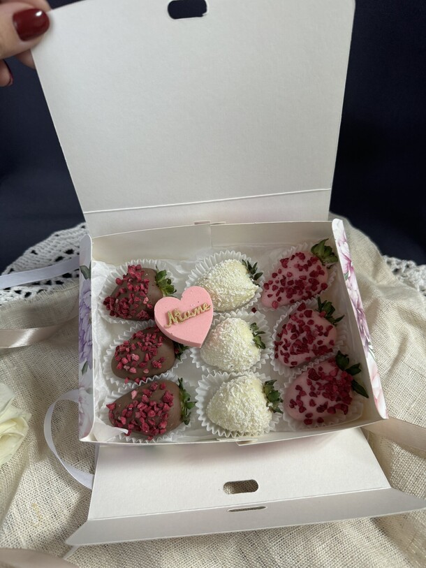 Клубника в шоколаде, артикул F1343656 - 2200 рублей, доставка по городу. Flawery - доставка цветов