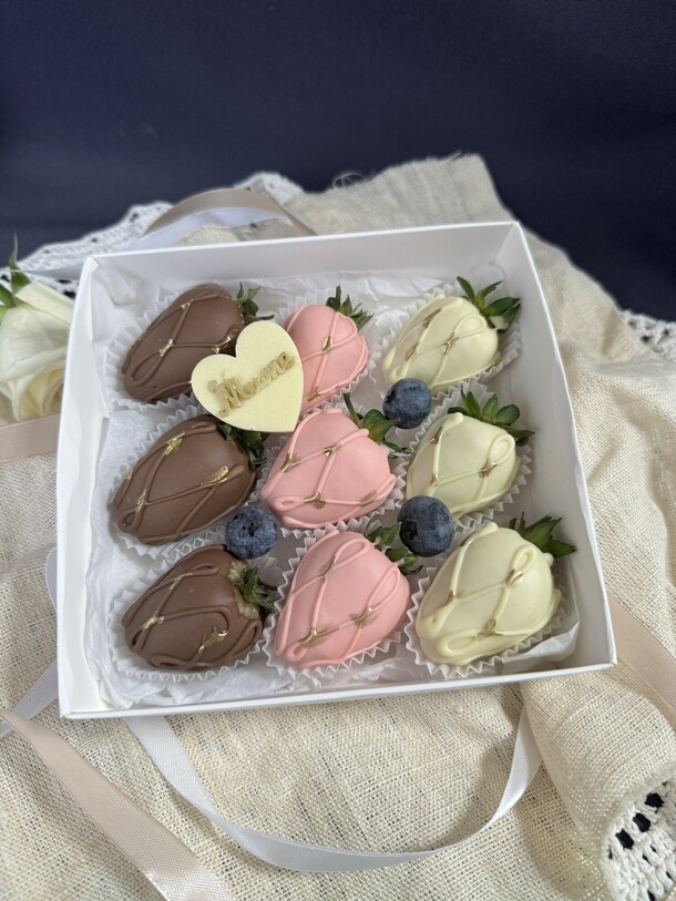 Клубника в шоколаде, артикул F1343661 - 2200 рублей, доставка по городу. Flawery - доставка цветов