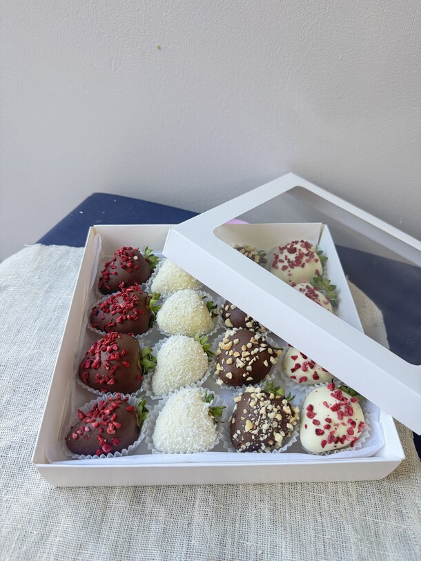 Набор клубники в шоколаде классика, артикул F1521237 - 3300 рублей, доставка по городу. Flawery - доставка цветов