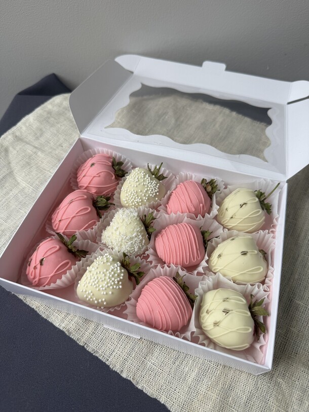 Клубника в шоколаде 12 шт, артикул F1521238 - 2750 рублей, доставка по городу. Flawery - доставка цветов