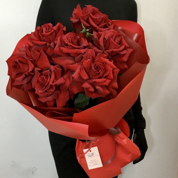 Букет бордовых французских роз, артикул F1258748 - 4990 рублей, доставка по городу. Flawery - доставка цветов