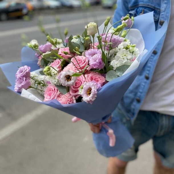 Эустома пионовидная роза букет, артикул F1082735 - 8580 рублей, доставка по городу. Flawery - доставка цветов