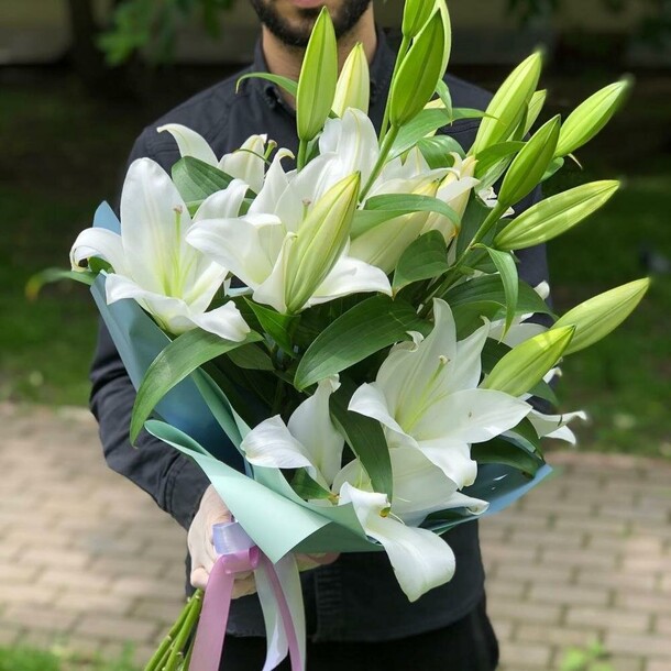 Лилии, артикул F1082845 - 5632 рублей, доставка по городу. Flawery - доставка цветов
