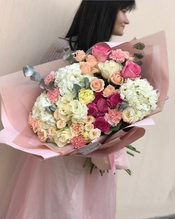 Гортензии эвкалипт кустовая роза букет пышный, артикул F1091188 - 13750 рублей, доставка по городу. Flawery - доставка цветов