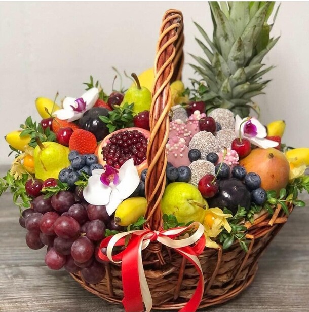 Большая корзина фруктов, артикул F1091468 - 18920 рублей, доставка по городу. Flawery - доставка цветов
