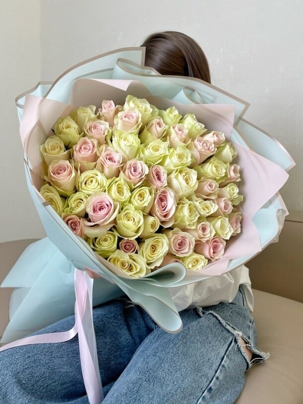 51 роза монобукет, артикул F1400141 - 9889 рублей, доставка по городу. Flawery - доставка цветов