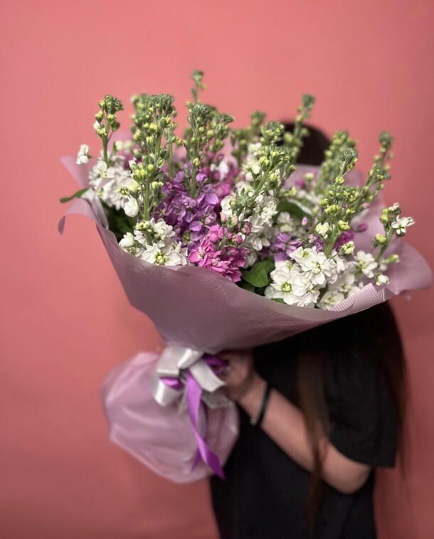 Букет маттиола ароматный, артикул F1400142 - 10615 рублей, доставка по городу. Flawery - доставка цветов