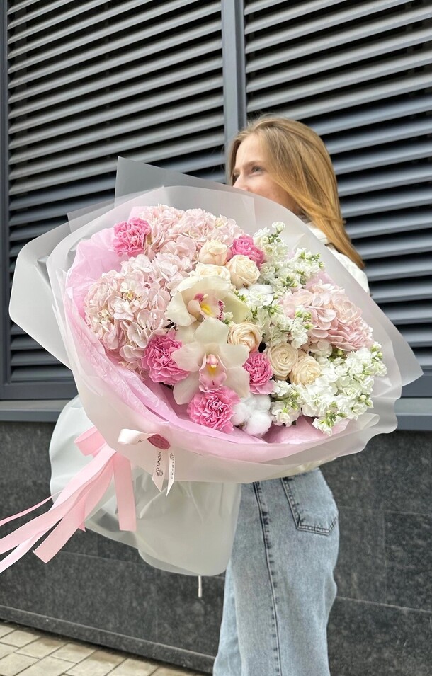 Премиум букет, артикул F1421542 - 17853 рублей, доставка по городу. Flawery - доставка цветов