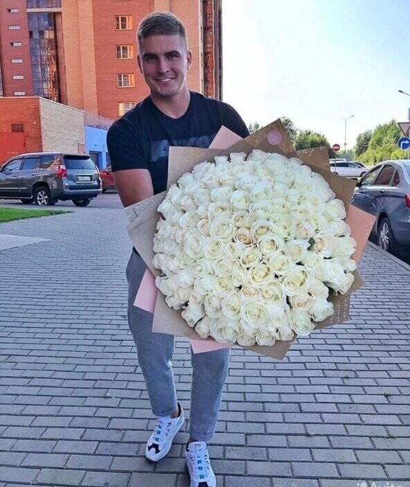 101 белая роза 60 см, артикул F1421547 - 25850 рублей, доставка по городу. Flawery - доставка цветов