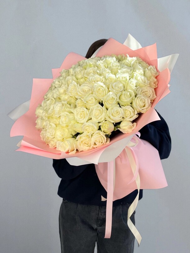 101 роза в розовой упаковке, артикул F1422061 - 26015 рублей, доставка по городу. Flawery - доставка цветов