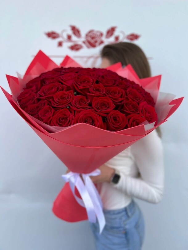 51 роза, артикул F1422071 - 8789 рублей, доставка по городу. Flawery - доставка цветов