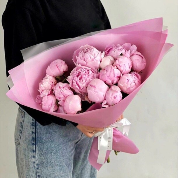 Розовый букет из 15 пионов, артикул F1422073 - 17470 рублей, доставка по городу. Flawery - доставка цветов