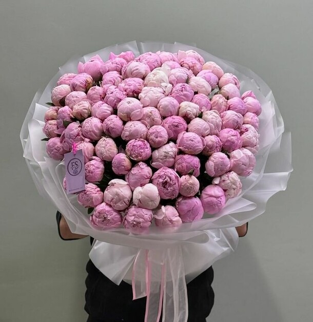 101 пион ароматный, артикул F1425514 - 86889 рублей, доставка по городу. Flawery - доставка цветов