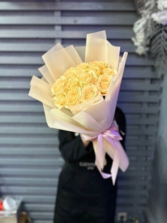 15 персиковых роз 60 см, артикул F1444186 - 4785 рублей, доставка по городу. Flawery - доставка цветов