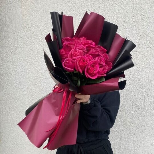 Букет 19 розовых роз 70см, артикул F1444203 - 9867 рублей, доставка по городу. Flawery - доставка цветов