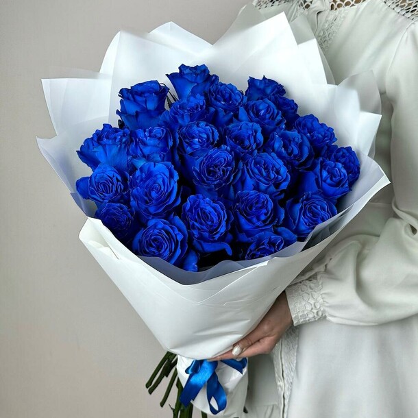 Синие розы 21 шт, артикул F1444218 - 13959 рублей, доставка по городу. Flawery - доставка цветов