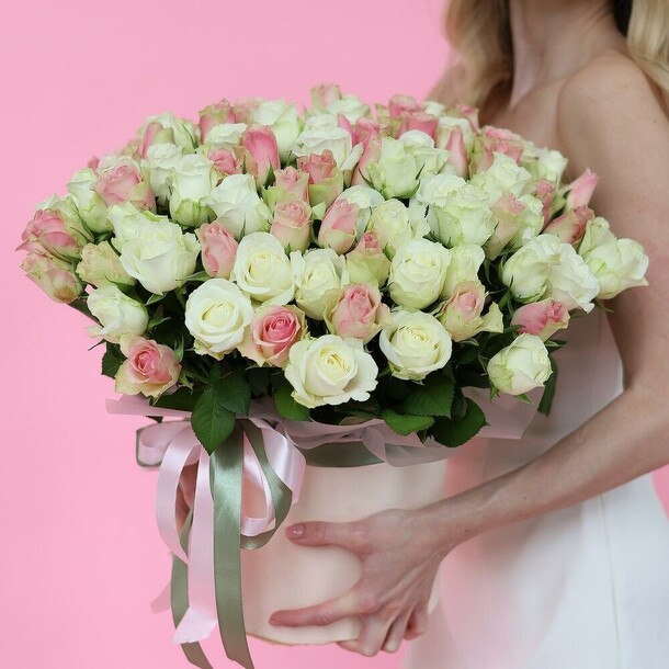 101 роза нежная в коробе, артикул F1444228 - 18480 рублей, доставка по городу. Flawery - доставка цветов