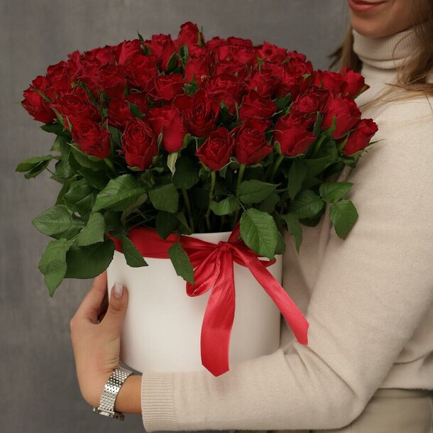 51 красная роза в коробе, артикул F1444229 - 13530 рублей, доставка по городу. Flawery - доставка цветов