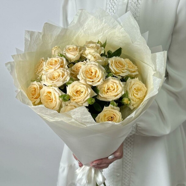 Букет из нежных кустовых роз, артикул F1444235 - 4675 рублей, доставка по городу. Flawery - доставка цветов