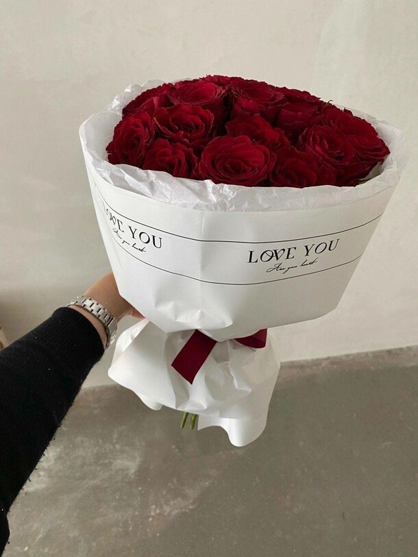 Букет из красных роз 15 шт, артикул F1444269 - 2585 рублей, доставка по городу. Flawery - доставка цветов