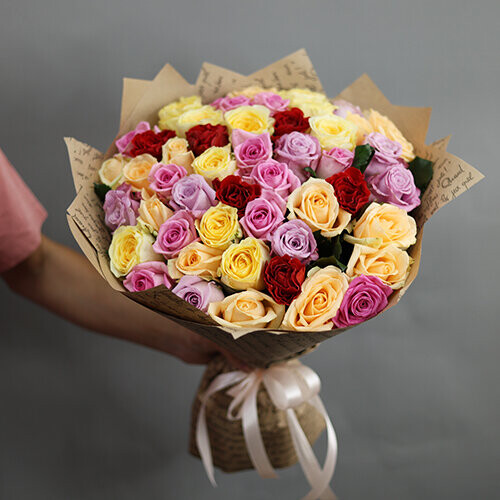 Букет из 51 розы микс, артикул F1445043 - 8129 рублей, доставка по городу. Flawery - доставка цветов