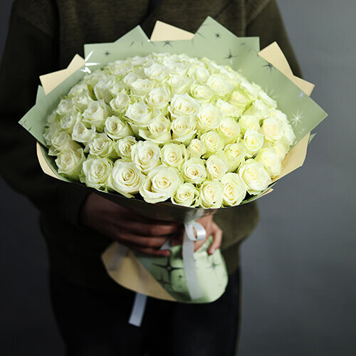 Букет 51 белых роз (40 см), артикул F1445080 - 8910 рублей, доставка по городу. Flawery - доставка цветов