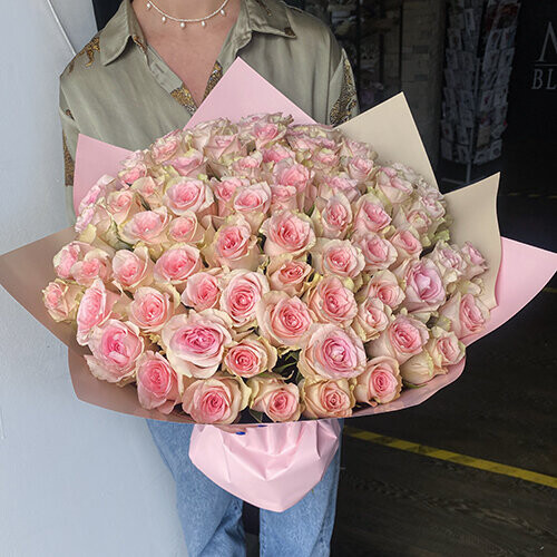 Букет 51 розовой розы (40 см), артикул F1445083 - 9295 рублей, доставка по городу. Flawery - доставка цветов