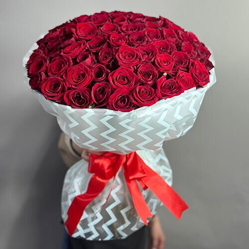 Букет 51 красных роз (40см), артикул F1445088 - 8789 рублей, доставка по городу. Flawery - доставка цветов