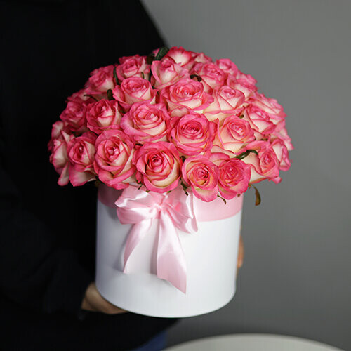 Короб из 35 роз, артикул F1445098 - 11660 рублей, доставка по городу. Flawery - доставка цветов