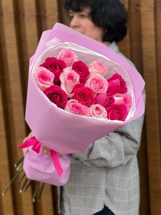 Букет из 15 розовых роз, артикул F1452856 - 2541 рублей, доставка по городу. Flawery - доставка цветов