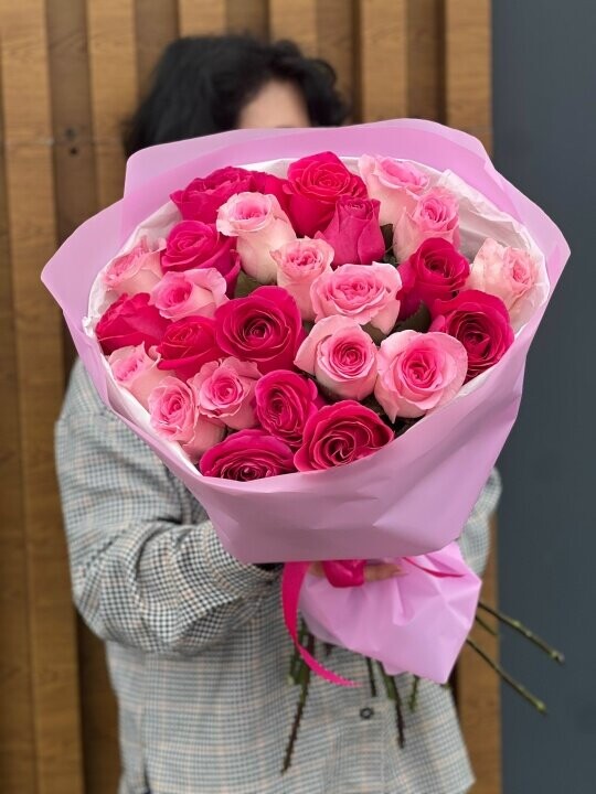Букет из 25 розовых роз, артикул F1452858 - 4675 рублей, доставка по городу. Flawery - доставка цветов