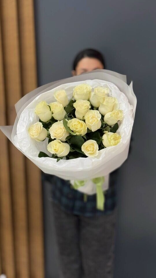 15 роз mondial 70 см в упаковке, артикул F1452874 - 6710 рублей, доставка по городу. Flawery - доставка цветов