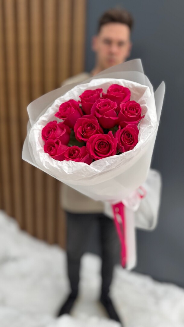 11 роз сорта  в оформлении, артикул F1452897 - 3135 рублей, доставка по городу. Flawery - доставка цветов