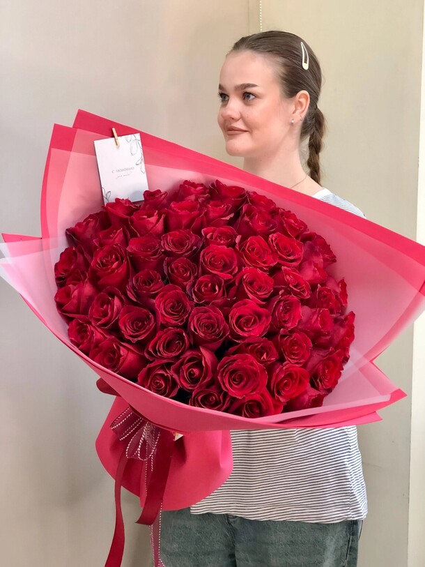 51 роза пышный яркий букет, артикул F1456977 - 10560 рублей, доставка по городу. Flawery - доставка цветов