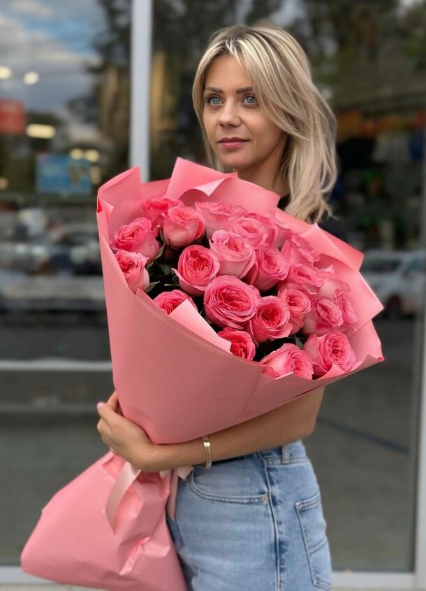 Букет из 21 розы с оформлением, артикул F1489784 - 11750 рублей, доставка по городу. Flawery - доставка цветов