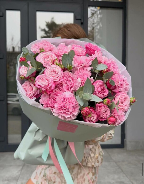 Букет цветов в розовом цвете, артикул F1490604 - 9350 рублей, доставка по городу. Flawery - доставка цветов