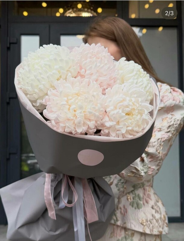 Букет пышных хризантем, артикул F1490619 - 5290 рублей, доставка по городу. Flawery - доставка цветов