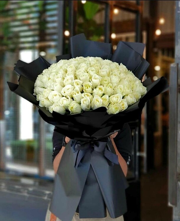 Букет из белых роз 51, артикул F1534390 - 9290 рублей, доставка по городу. Flawery - доставка цветов