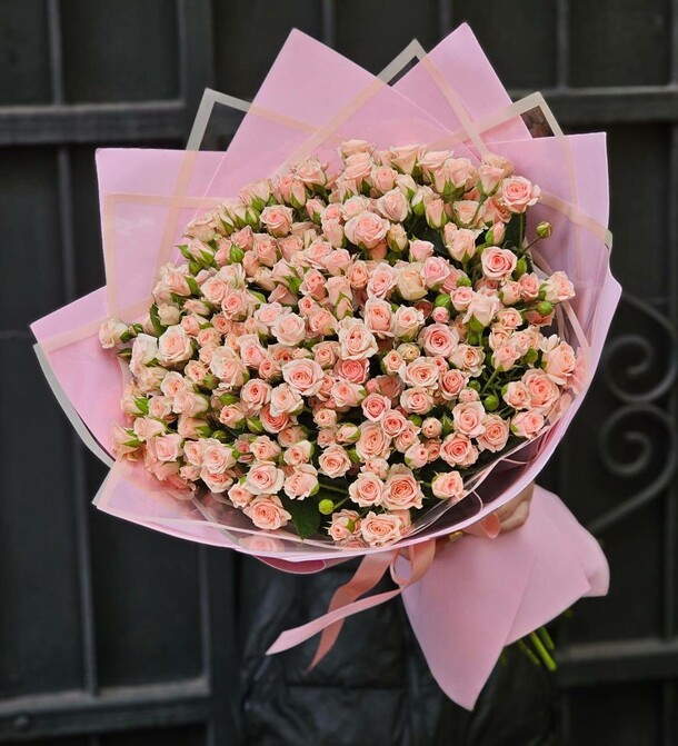 Букет из кустовой розы моно, артикул F1534481 - 24190 рублей, доставка по городу. Flawery - доставка цветов