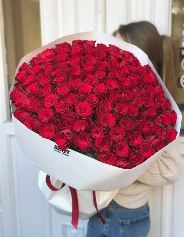 Букет из 101 розы, артикул F1534493 - 16200 рублей, доставка по городу. Flawery - доставка цветов