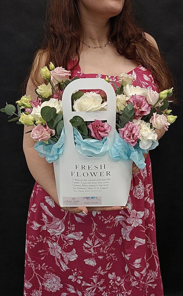 Сумочка с цветами, артикул F1535161 - 4250 рублей, доставка по городу. Flawery - доставка цветов