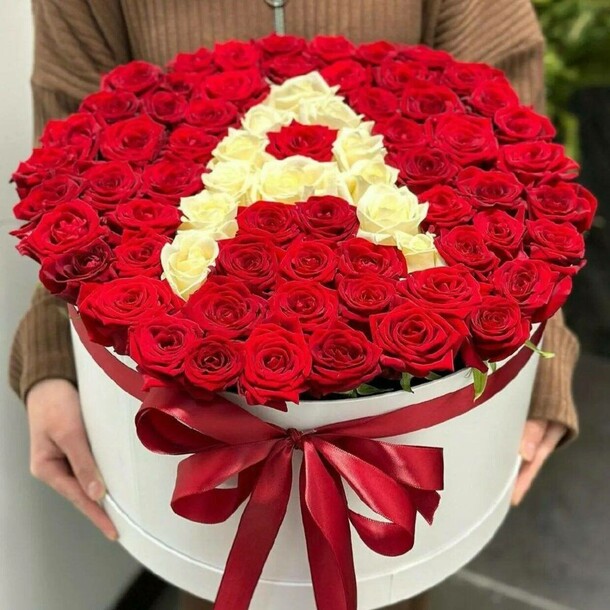 101 роза буква любая, артикул F1535684 - 19850 рублей, доставка по городу. Flawery - доставка цветов