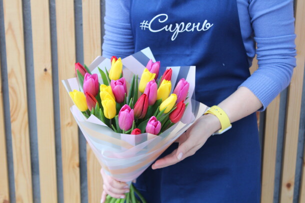 21 тюльпан микс, артикул F1101866 - 4399 рублей, доставка по городу. Flawery - доставка цветов