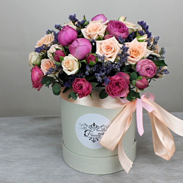 Нежность в коробке 2, артикул F87253 - 8963 рублей, доставка по городу. Flawery - доставка цветов