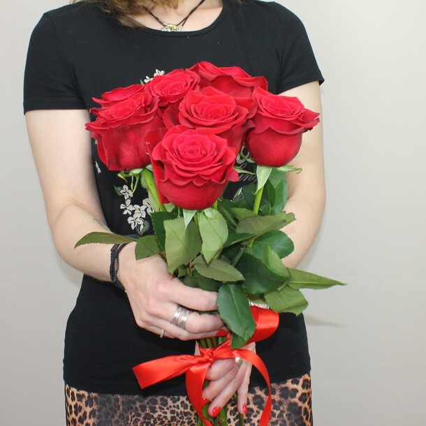 Букет из 7 красных роз, артикул F87507 - 5422 рублей, доставка по городу. Flawery - доставка цветов