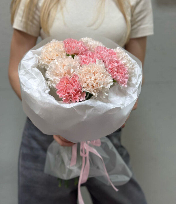 Букет из 11 диантусов, артикул F1385362 - 4390 рублей, доставка по городу. Flawery - доставка цветов