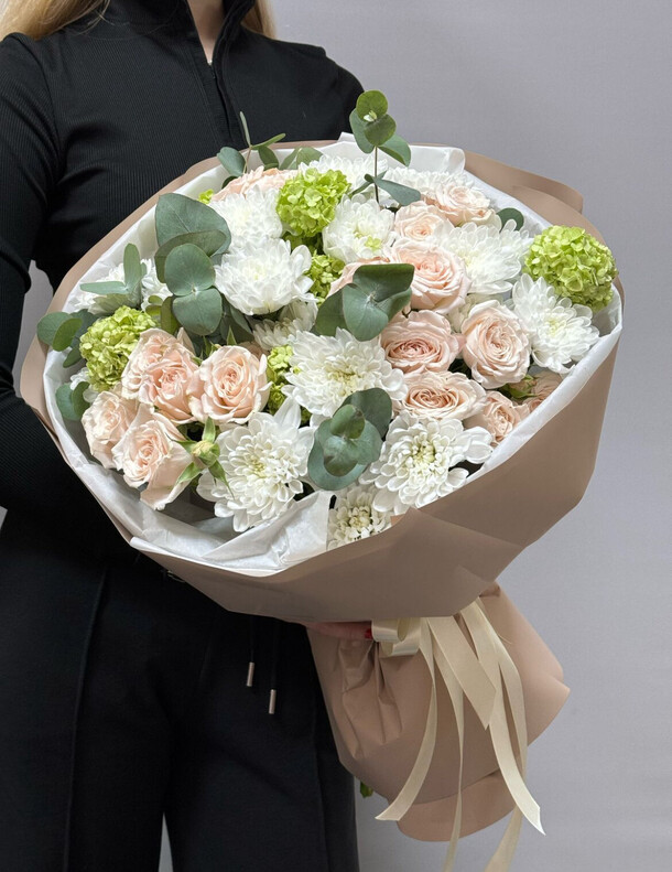 Весенний букет, артикул F1385394 - 10490 рублей, доставка по городу. Flawery - доставка цветов