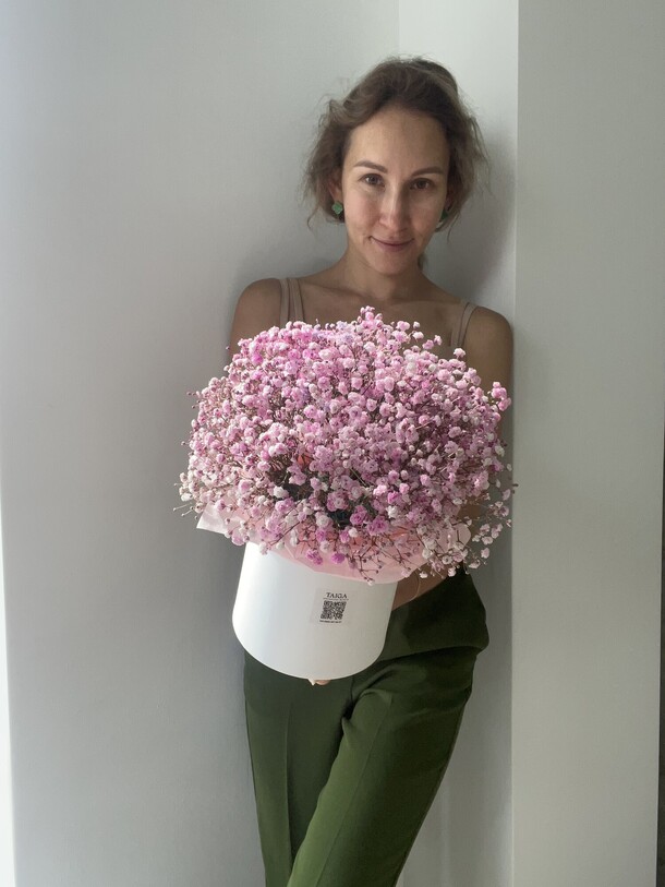 Коробочка с гипсофилой, артикул F1086374 - 2950 рублей, доставка по городу. Flawery - доставка цветов