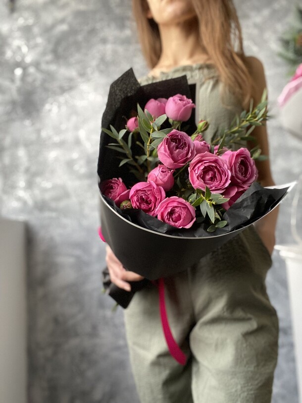 Букет из пионовидных роз, артикул F1088419 - 5400 рублей, доставка по городу. Flawery - доставка цветов